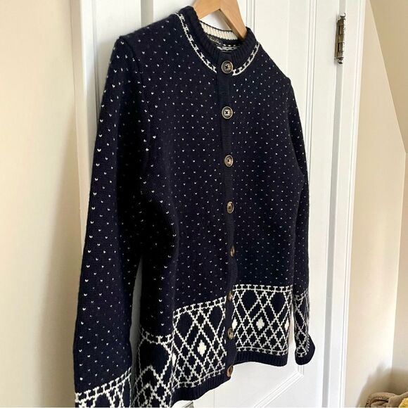 Brooks Brothers Traditional Lambswool Cardigan. - Picture 2 of 7